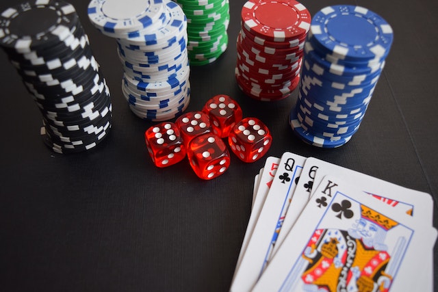 How can you play online Baccarat games professionally?